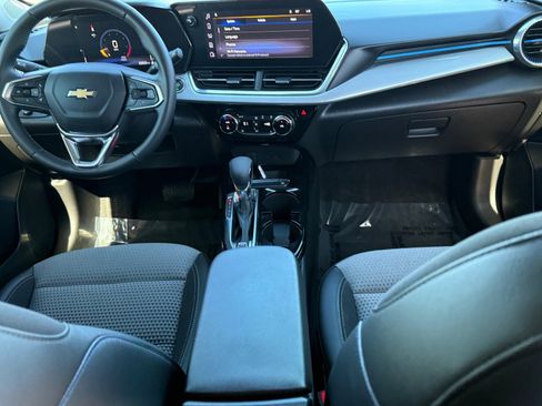 Used 2025 Chevrolet Trax LT w/ Driver Confidence Package image 14