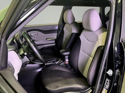 Used 2017 Kia Soul FWD image 19