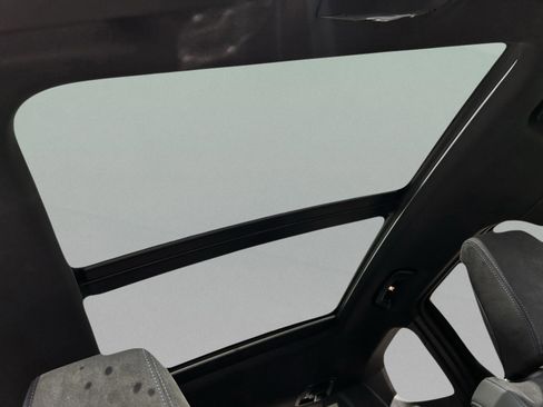 Used 2025 BMW X1 xDrive28i w/ Premium Package image 32