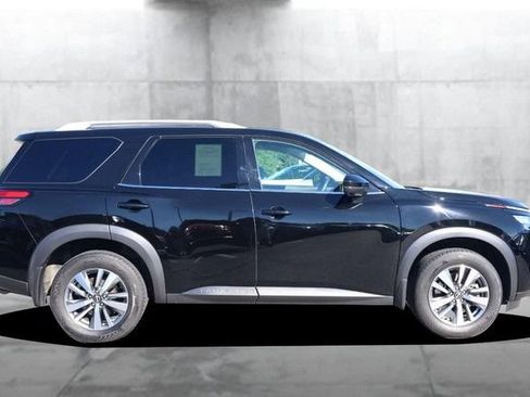 Certified 2025 Nissan Pathfinder SL w/ Cargo Package AWD/4WD image 5