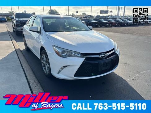 Used 2017 Toyota Camry SE w/ Moonroof Package FWD image 1