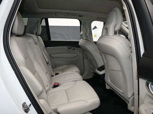 Used 2020 Volvo XC90 T5 Momentum w/ Protection Package Premier image 41