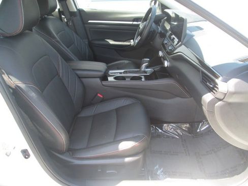 Used 2024 Nissan Altima 2.5 SR w/ SR Premium Package image 14