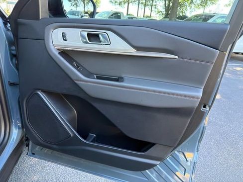 Used 2025 Ford Explorer Active w/ Active Comfort Package RWD image 14