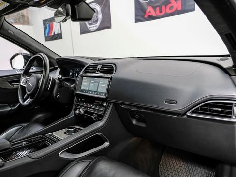 Used 2019 Jaguar F-PACE S image 15
