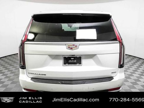 Used 2022 Cadillac Escalade ESV Premium Luxury image 33