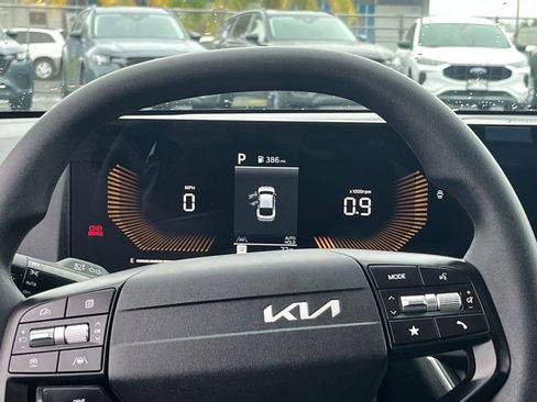 Used 2025 Kia K4 LXS image 39