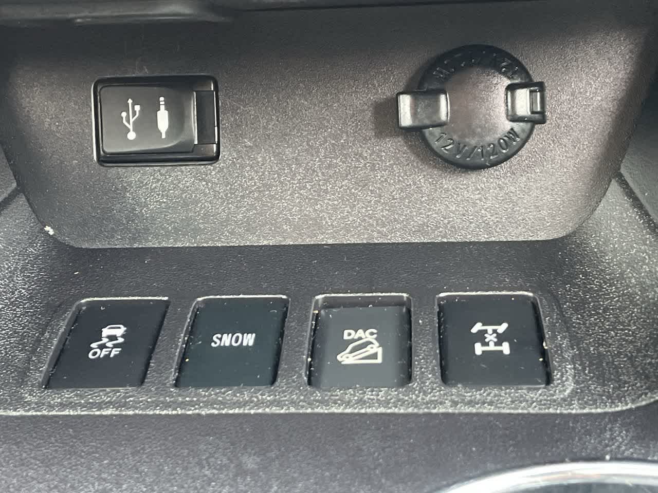Used 2015 Toyota Highlander XLE AWD/4WD image 26