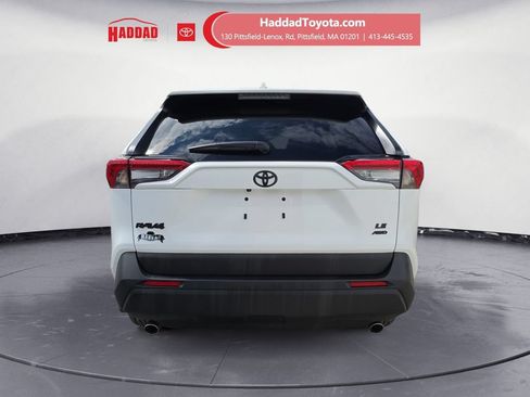 Used 2024 Toyota RAV4 LE AWD/4WD image 4