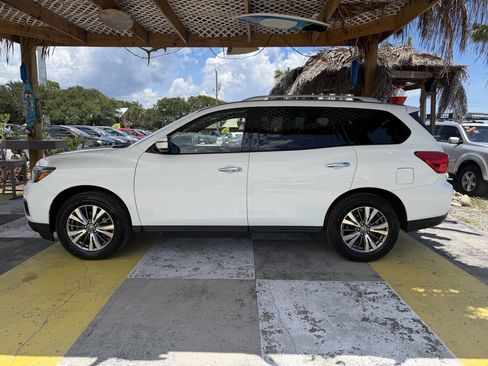 Used 2018 Nissan Pathfinder SV AWD/4WD image 8