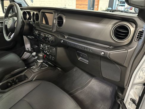 Used 2023 Jeep Wrangler Unlimited AWD/4WD image 22