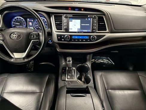 Used 2019 Toyota Highlander XLE image 30