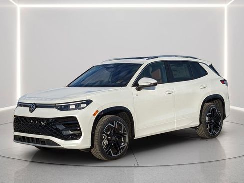 New 2026 Volkswagen Tiguan SEL R-Line image 3