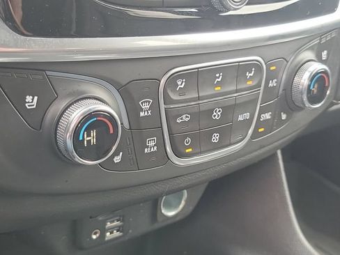 Used 2022 Chevrolet Traverse Premier AWD/4WD image 18