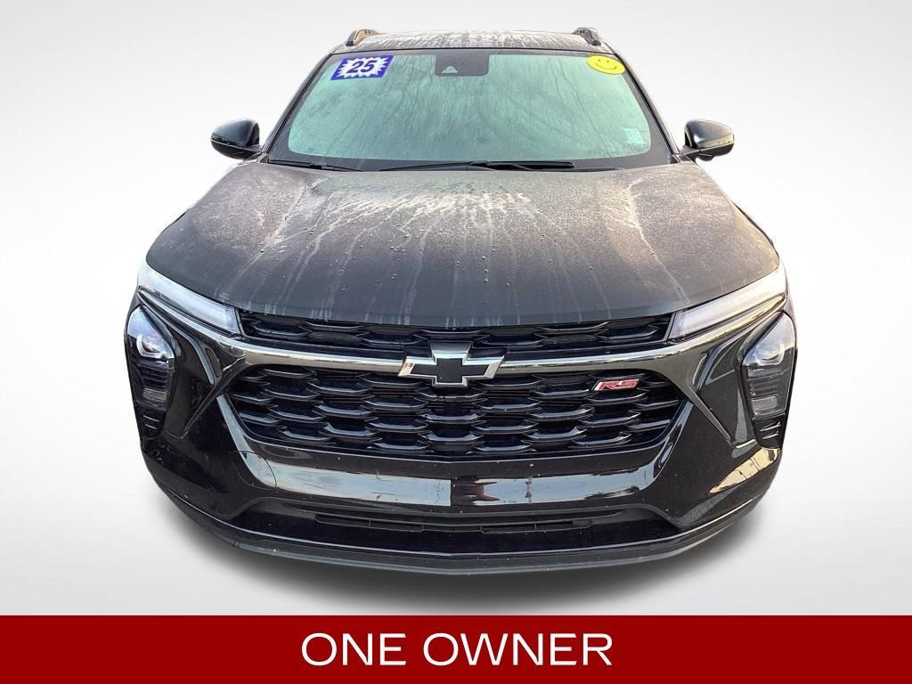 Used 2025 Chevrolet Trax RS w/ Driver Confidence Package FWD image 2