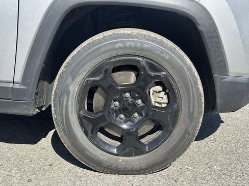 Used 2024 Jeep Compass Trailhawk image 5