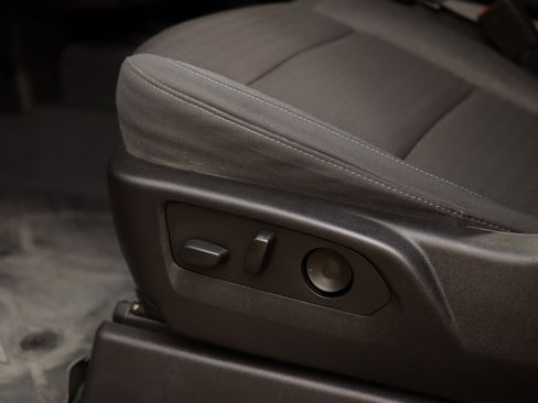 Used 2024 Chevrolet Silverado 2500 Custom w/ Custom Value Package image 21