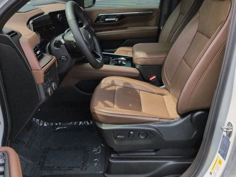 Used 2025 Chevrolet Tahoe High Country AWD/4WD image 8