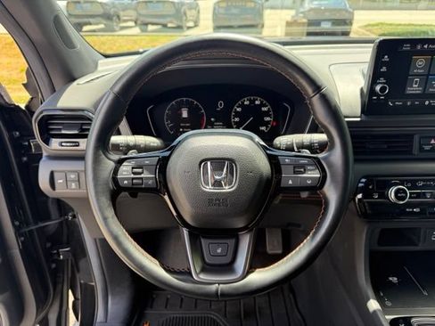 Used 2025 Honda Pilot TrailSport image 18