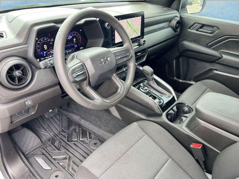 Used 2025 Chevrolet Colorado Trail Boss image 4