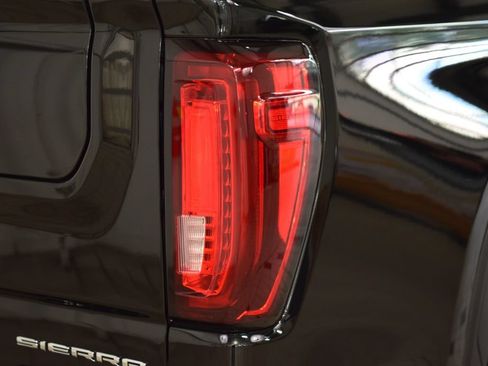 Used 2022 GMC Sierra 1500 Denali w/ Technology Package AWD/4WD image 21