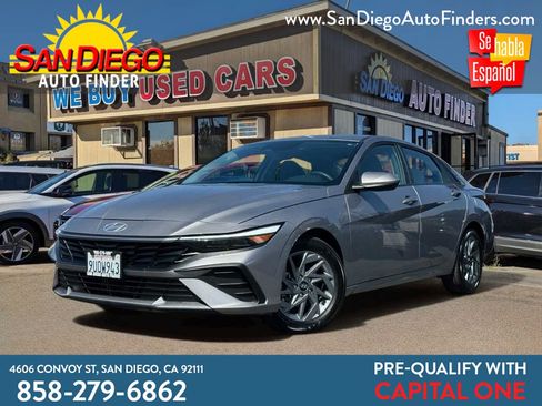 Used 2025 Hyundai Elantra Hybrid FWD image 1
