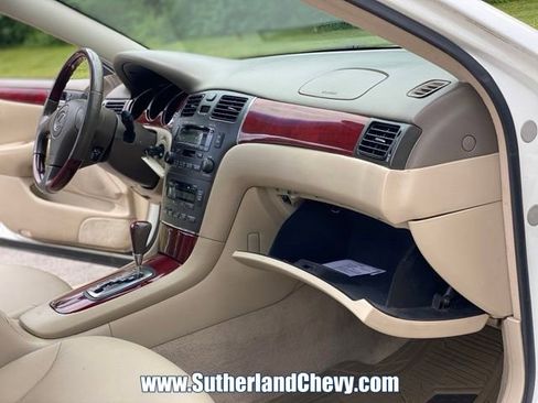 Used 2002 Lexus ES 330 FWD image 17