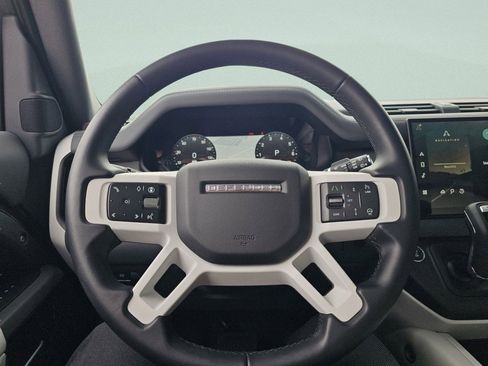Used 2025 Land Rover Defender 110 S image 30