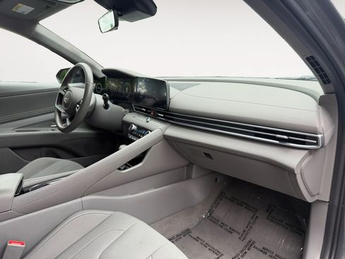 Used 2025 Hyundai Elantra SEL FWD image 26