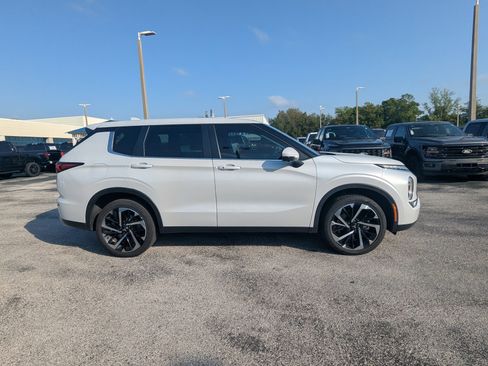 Used 2023 Mitsubishi Outlander SE image 65
