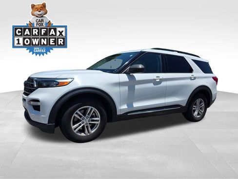 Used 2023 Ford Explorer XLT w/ Equipment Group 202A RWD image 2