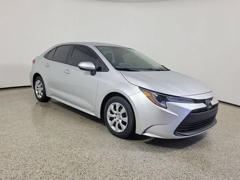 Used 2023 Toyota Corolla LE FWD image 4