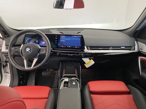 Used 2025 BMW X1 xDrive28i w/ Premium Package image 15