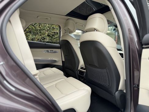 Used 2023 Genesis GV70 2.5T w/ Advanced Package image 38