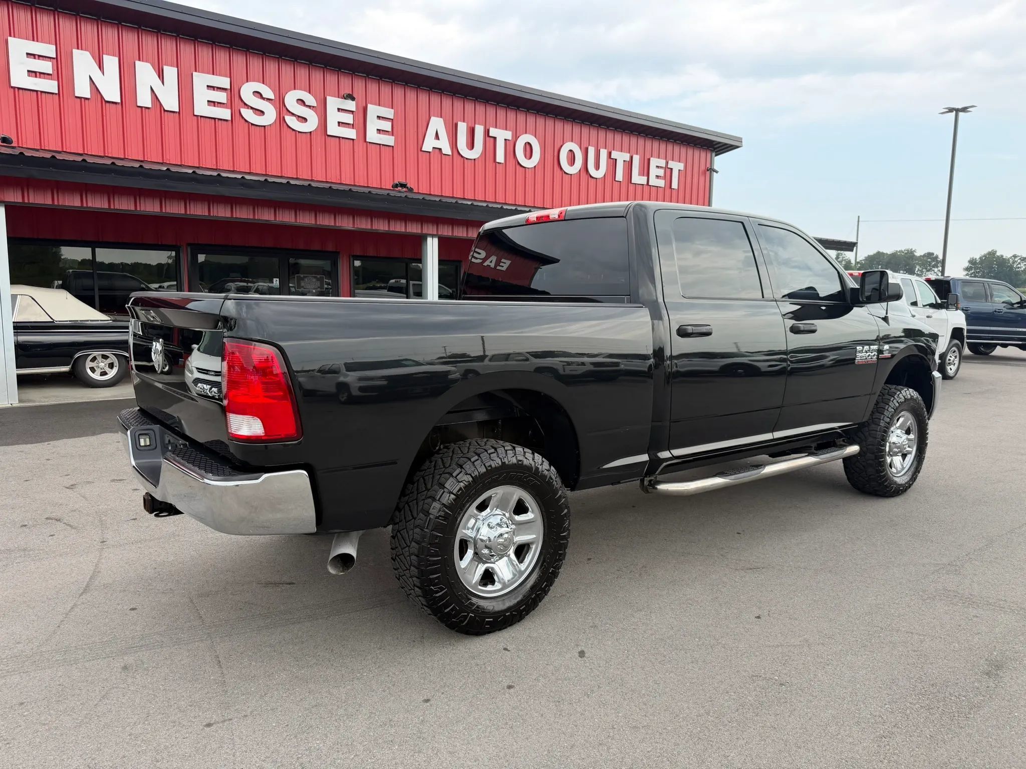Used 2017 RAM 3500 Tradesman w/ Chrome Appearance Group AWD/4WD image 4