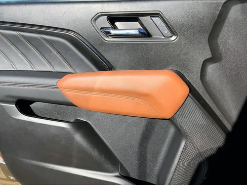 Used 2024 GMC Canyon AT4 image 21