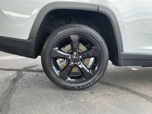 Used 2023 Jeep Grand Cherokee L Altitude AWD/4WD image 36