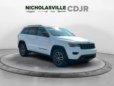 Used 2018 Jeep Grand Cherokee Trailhawk w/ Trailhawk Luxury Group AWD/4WD image 7