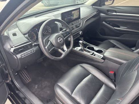 Used 2023 Nissan Altima 2.0 SR FWD image 9