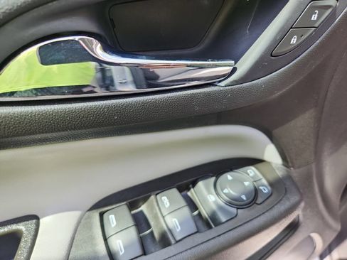Used 2020 Chevrolet Equinox LS w/ LS Convenience Package FWD image 35