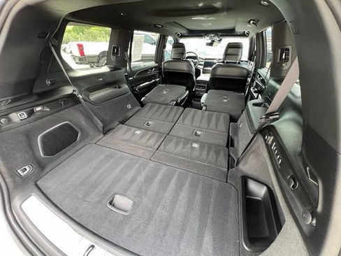 Used 2023 Jeep Grand Cherokee L Overland w/ Luxury Tech Group IV AWD/4WD image 21