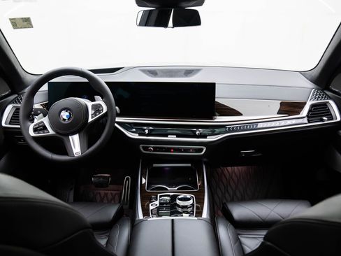 Certified 2025 BMW X7 xDrive40i w/ Executive Package image 10