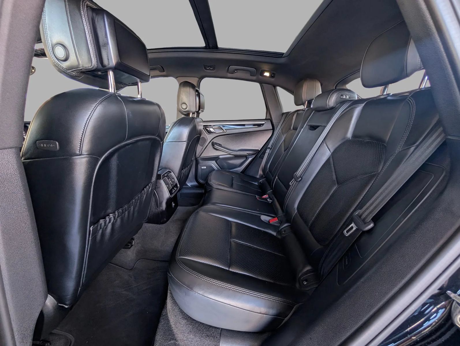 Used 2018 Porsche Macan Sport Edition w/ Premium Package Plus AWD/4WD image 24