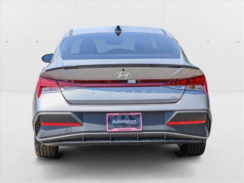 New 2025 Hyundai Elantra SEL image 6