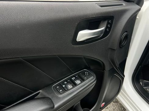 Used 2017 Dodge Charger SXT w/ Premium Group image 11