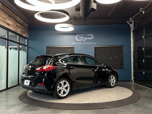 Used 2017 Chevrolet Cruze Premier image 3