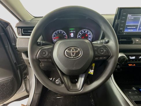 Used 2022 Toyota RAV4 LE FWD image 13