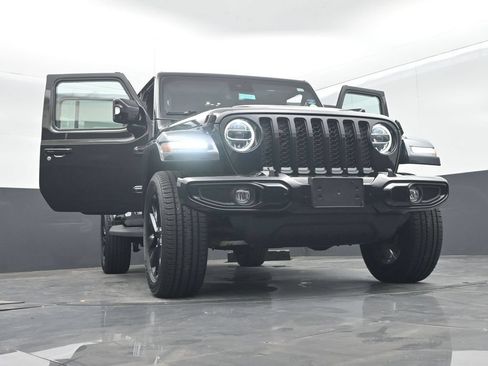 Used 2022 Jeep Gladiator Overland AWD/4WD image 70