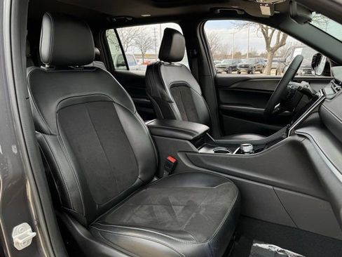 Used 2024 Jeep Grand Cherokee L Altitude image 34