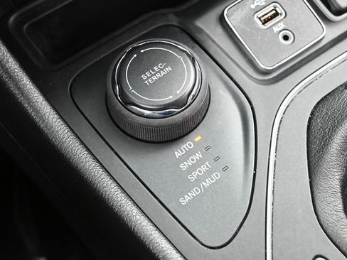 Used 2022 Jeep Cherokee Latitude Lux image 27